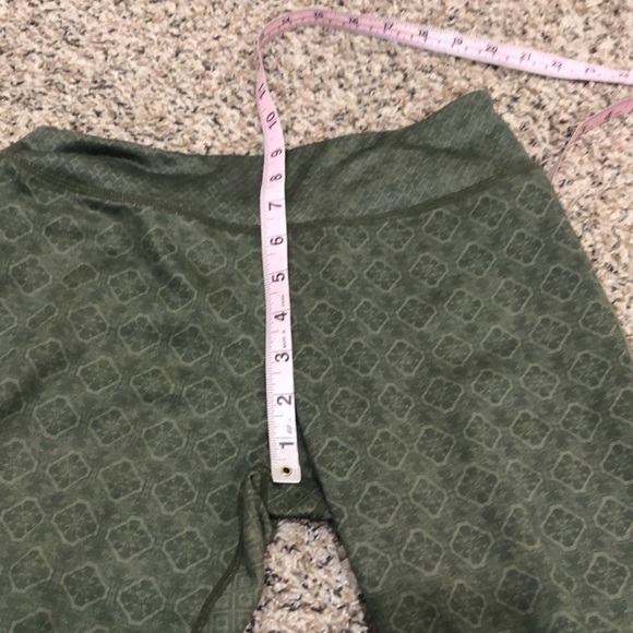 PrAna Moto Cropped Leggings Size Medium Cargo Green Mixed Floral Print - Picture 8 of 9